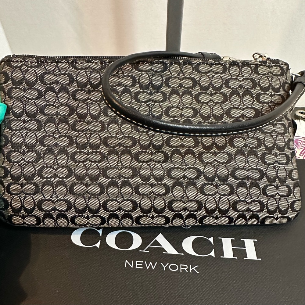Coach soho Black and Gray Patterned Wristlet - Picture 4 of 8